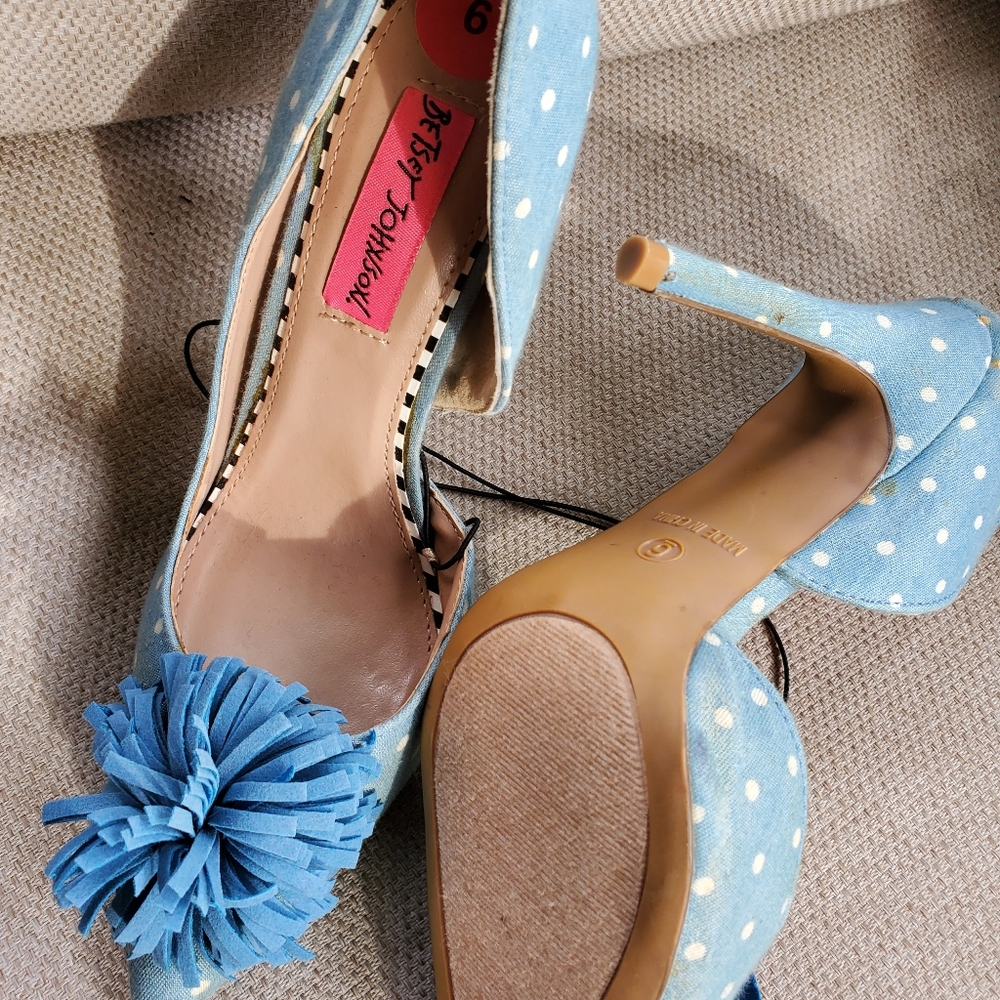 Shoes - Picture 4 of 5